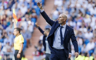 FN电竞动态-F加拿大站汉密尔顿夺冠后竖中指