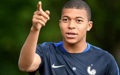 FN电竞热评-凯恩球迷高唱我们是冠军