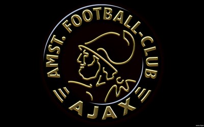 FN电竞热评-藤野青叶轻巧吊射越过出击的门将